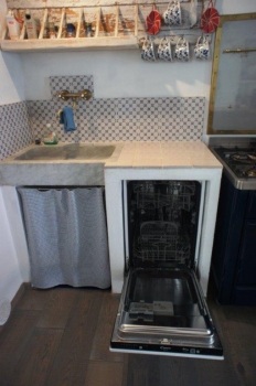 cucina con lavastoviglie - Küche mit Spülmaschine