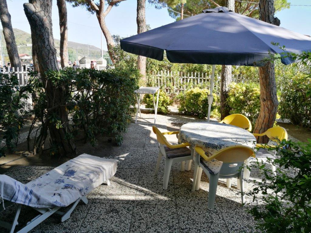 Villa Fantagalì app. 503 - 30m vom Meer Direkt am Sandstrand von Marina di Campo, unter Pinien mit eigenem Garten und Parkplatz. Ideal fuer Familien mit Kindern! 