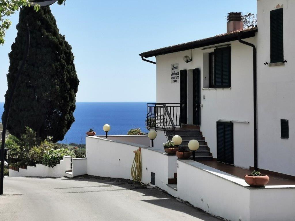 Locanda dell'Amicizia Curato complesso alberghiero, avviatissima attività con ristorante, parcheggi, grandi spazi esterni con vista mare. Costa del Sole Loc. Seccheto. 