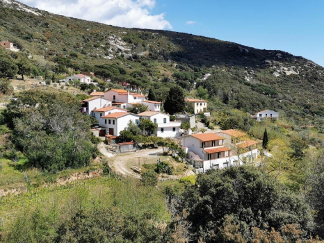 albergo intero; in alto blocco vecchio, in basso blocco nuovo albergo intero; in alto blocco vecchio, in basso blocco nuovo