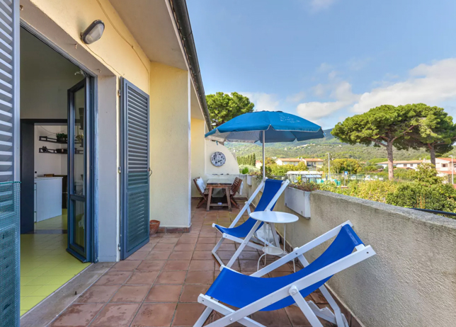 Apartment Lillà MARINA DI CAMPO, only  300mt from the beach, 3 bedrooms, big living room and kitchen,  20smq terrace, 7 beds 