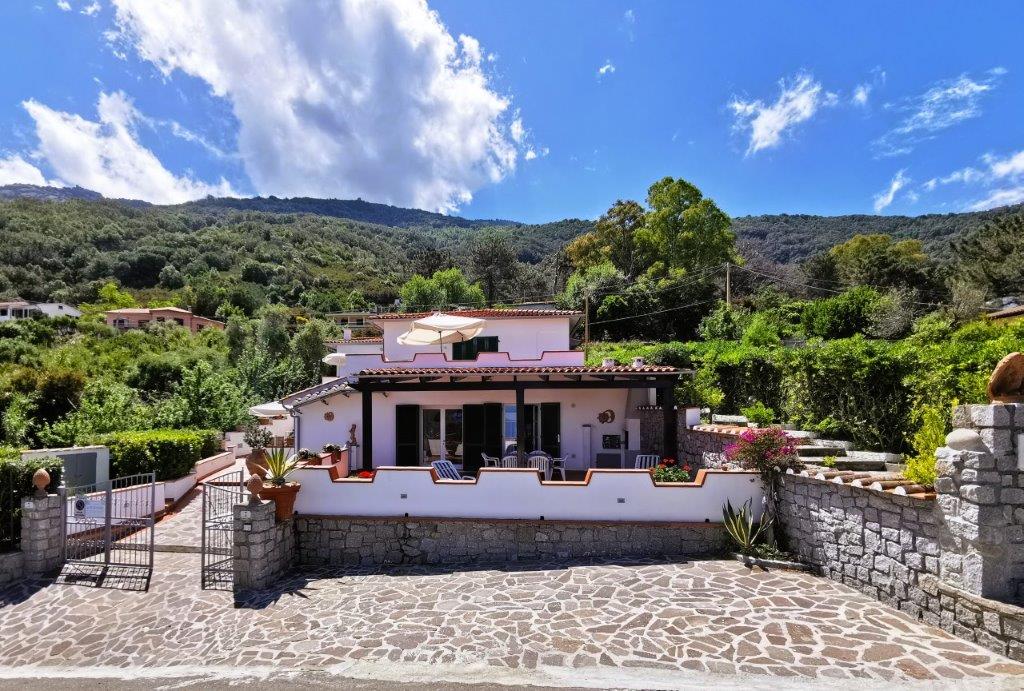 Villa consisting of 6 independent flats in Sant'Andrea 